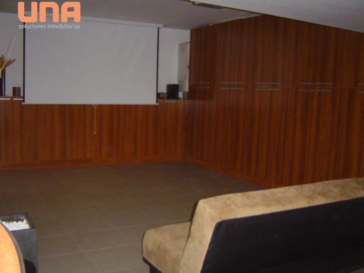 4 makuuhuone Omakotitalo myytävänä paikassa El Higueron mukana uima-altaan 
autotalli - 285 000 € (Ref: 9483912)