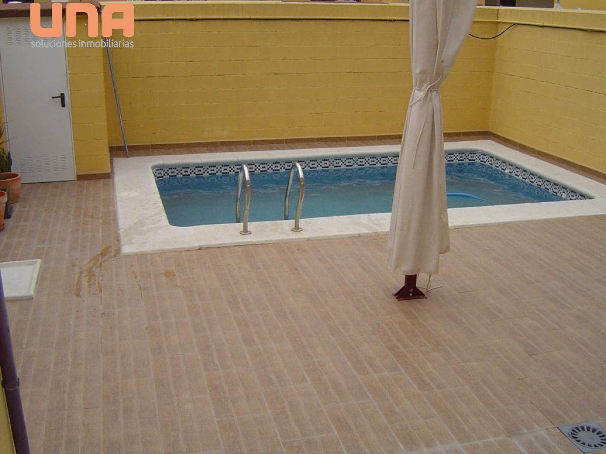 4 makuuhuone Omakotitalo myytävänä paikassa El Higueron mukana uima-altaan 
autotalli - 285 000 € (Ref: 9483912)