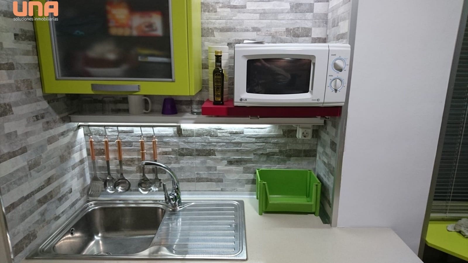 4 makuuhuone Omakotitalo myytävänä paikassa El Higueron mukana uima-altaan 
autotalli - 285 000 € (Ref: 9483912)