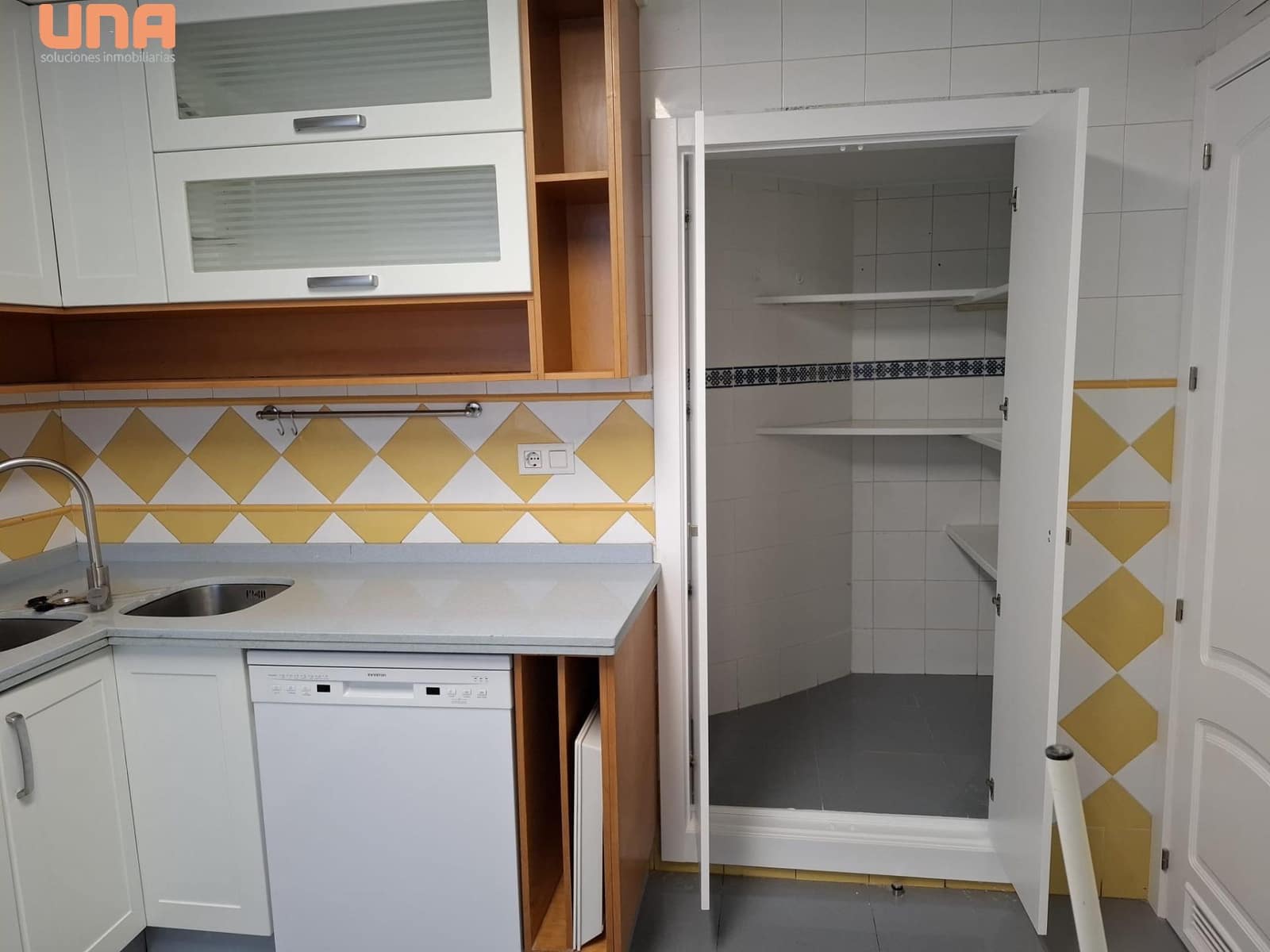 Appartement de 3 chambres à louer à Cordoue ville avec piscine - 1 100 € (Ref: 9497527)