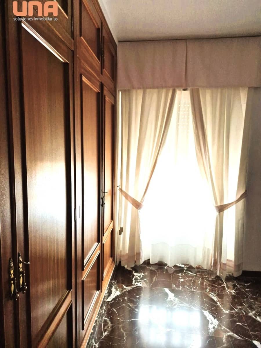 4 soverom Leilighet til leie i Cordoba by med garasje - € 875 (Ref: 9499765)