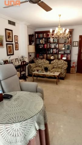 4 bedroom Flat for sale in Centro, Córdoba city with garage - € 355,000 (Ref: 9504447)