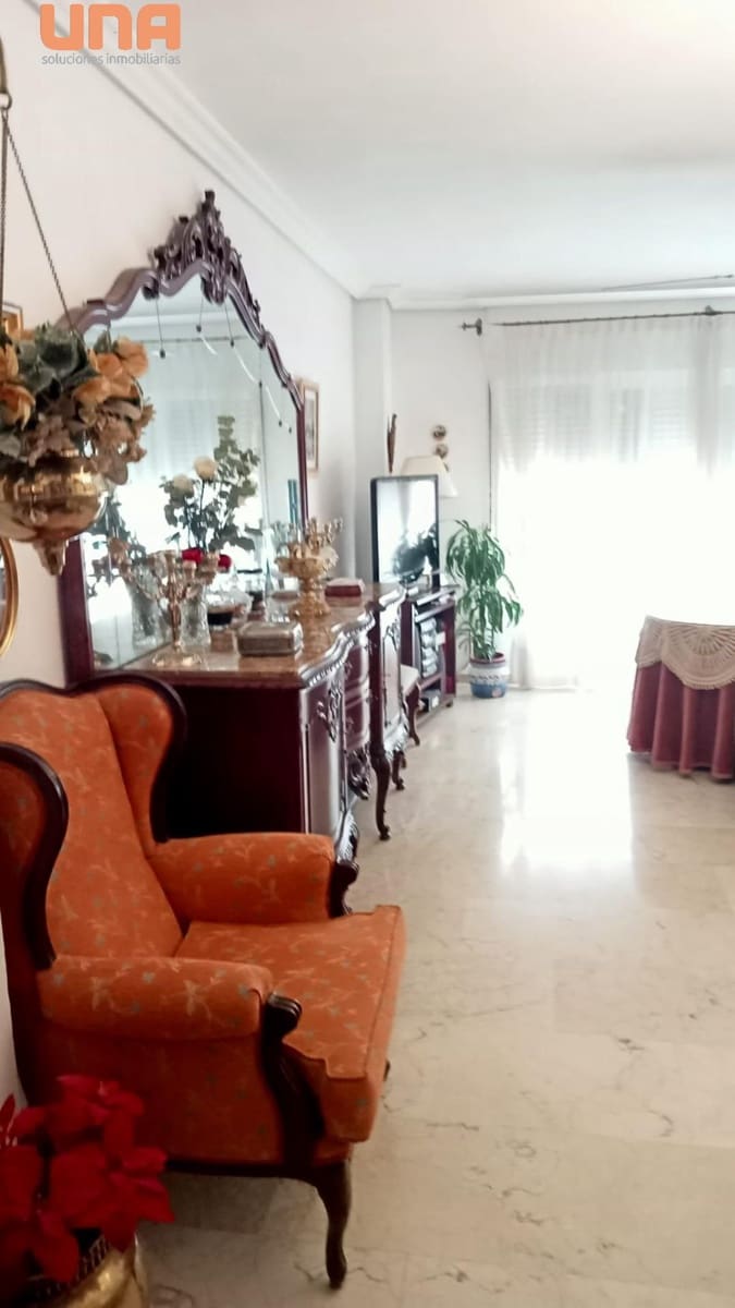 4 bedroom Flat for sale in Cordoba city with garage - € 355,000 (Ref: 9504447)