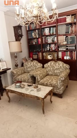 4 bedroom Flat for sale in Centro, Córdoba city with garage - € 355,000 (Ref: 9504447)