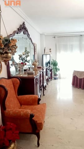 4 bedroom Flat for sale in Centro, Córdoba city with garage - € 355,000 (Ref: 9504447)
