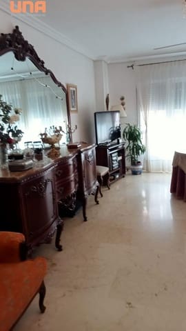 4 bedroom Flat for sale in Centro, Córdoba city with garage - € 355,000 (Ref: 9504447)