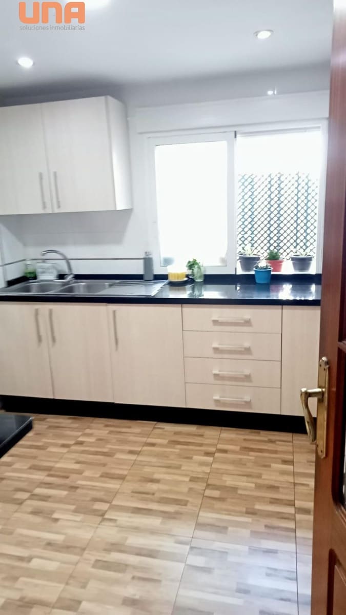 4 bedroom Flat for sale in Cordoba city with garage - € 355,000 (Ref: 9504447)