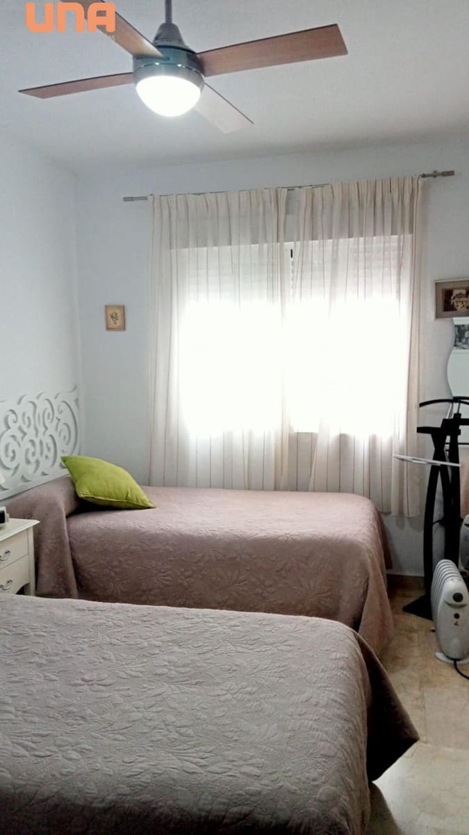 4 bedroom Flat for sale in Cordoba city with garage - € 355,000 (Ref: 9504447)