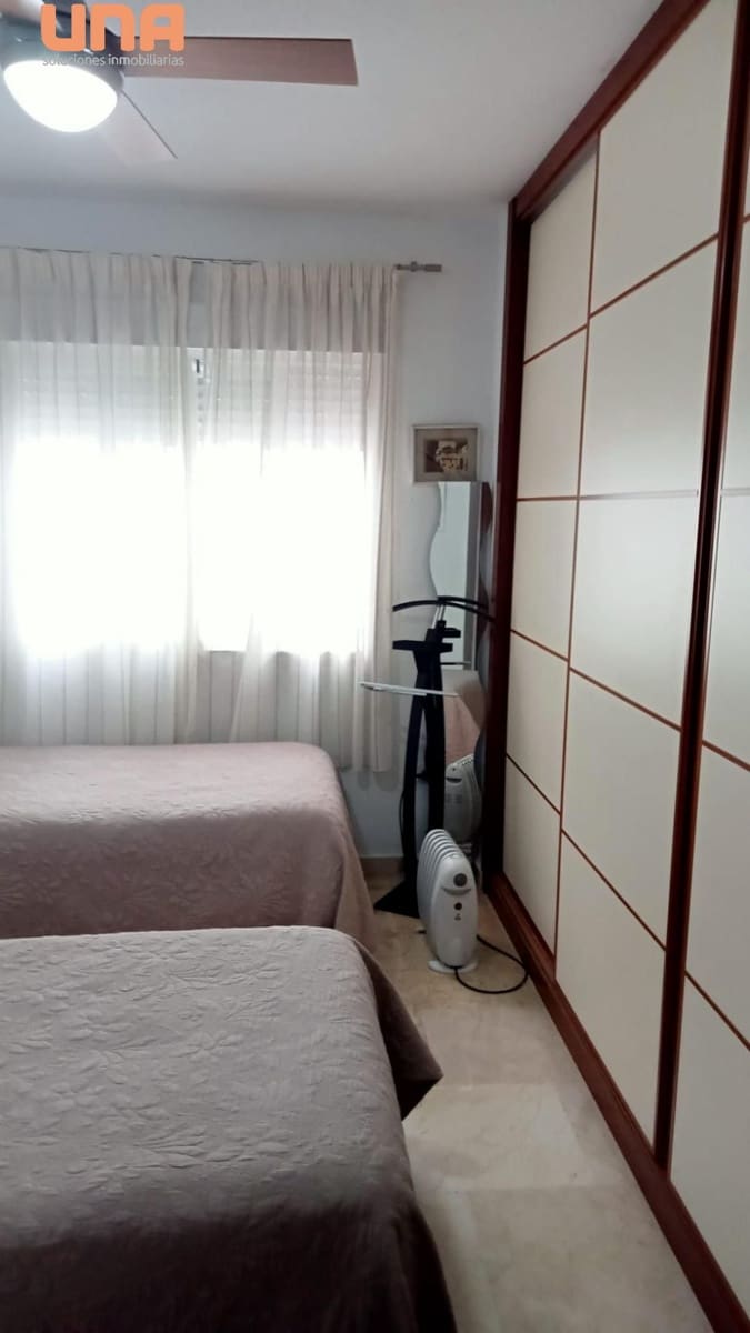 4 bedroom Flat for sale in Cordoba city with garage - € 355,000 (Ref: 9504447)