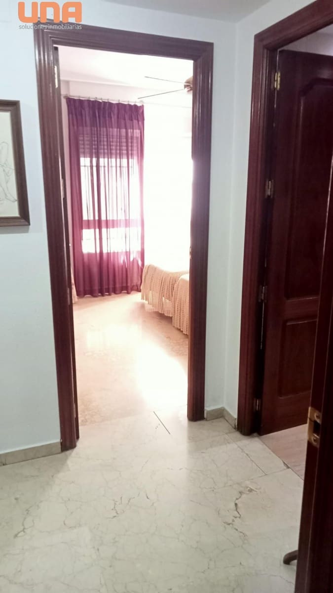4 bedroom Flat for sale in Cordoba city with garage - € 355,000 (Ref: 9504447)