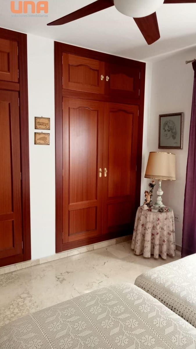 4 bedroom Flat for sale in Cordoba city with garage - € 355,000 (Ref: 9504447)