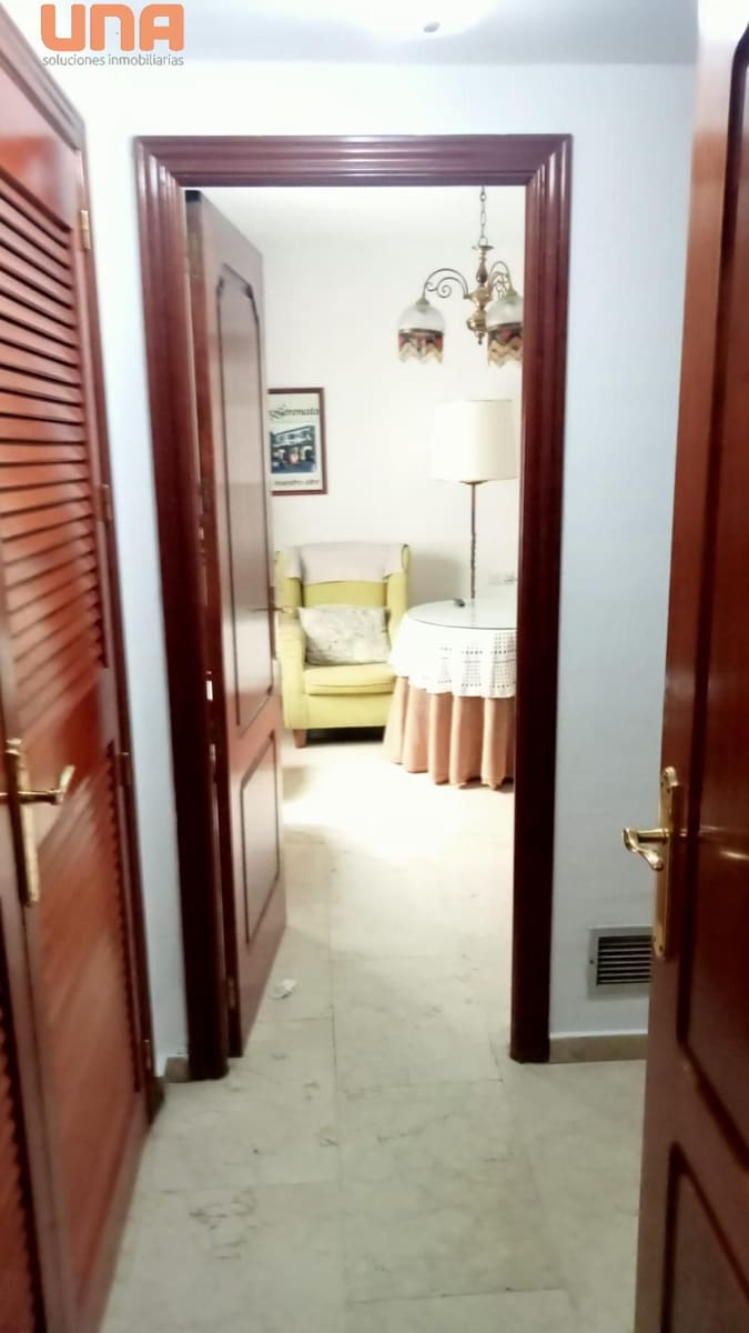 4 bedroom Flat for sale in Cordoba city with garage - € 355,000 (Ref: 9504447)