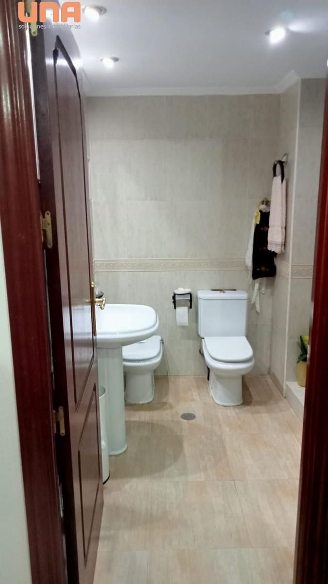 4 bedroom Flat for sale in Cordoba city with garage - € 355,000 (Ref: 9504447)