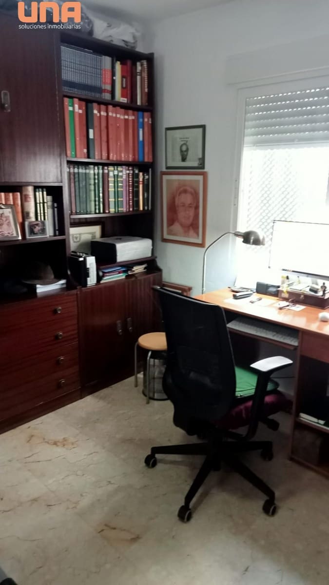 4 bedroom Flat for sale in Cordoba city with garage - € 355,000 (Ref: 9504447)