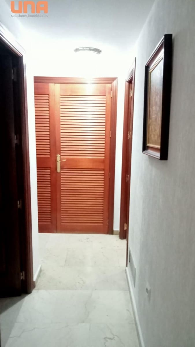 4 bedroom Flat for sale in Cordoba city with garage - € 355,000 (Ref: 9504447)