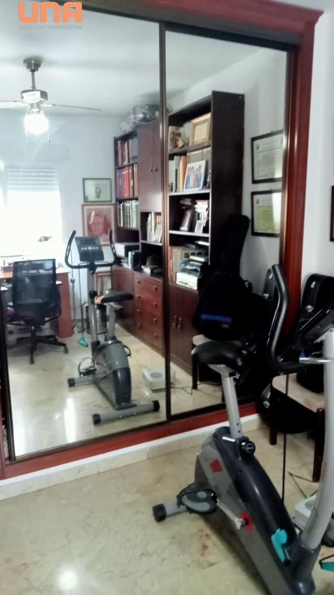 4 bedroom Flat for sale in Cordoba city with garage - € 355,000 (Ref: 9504447)