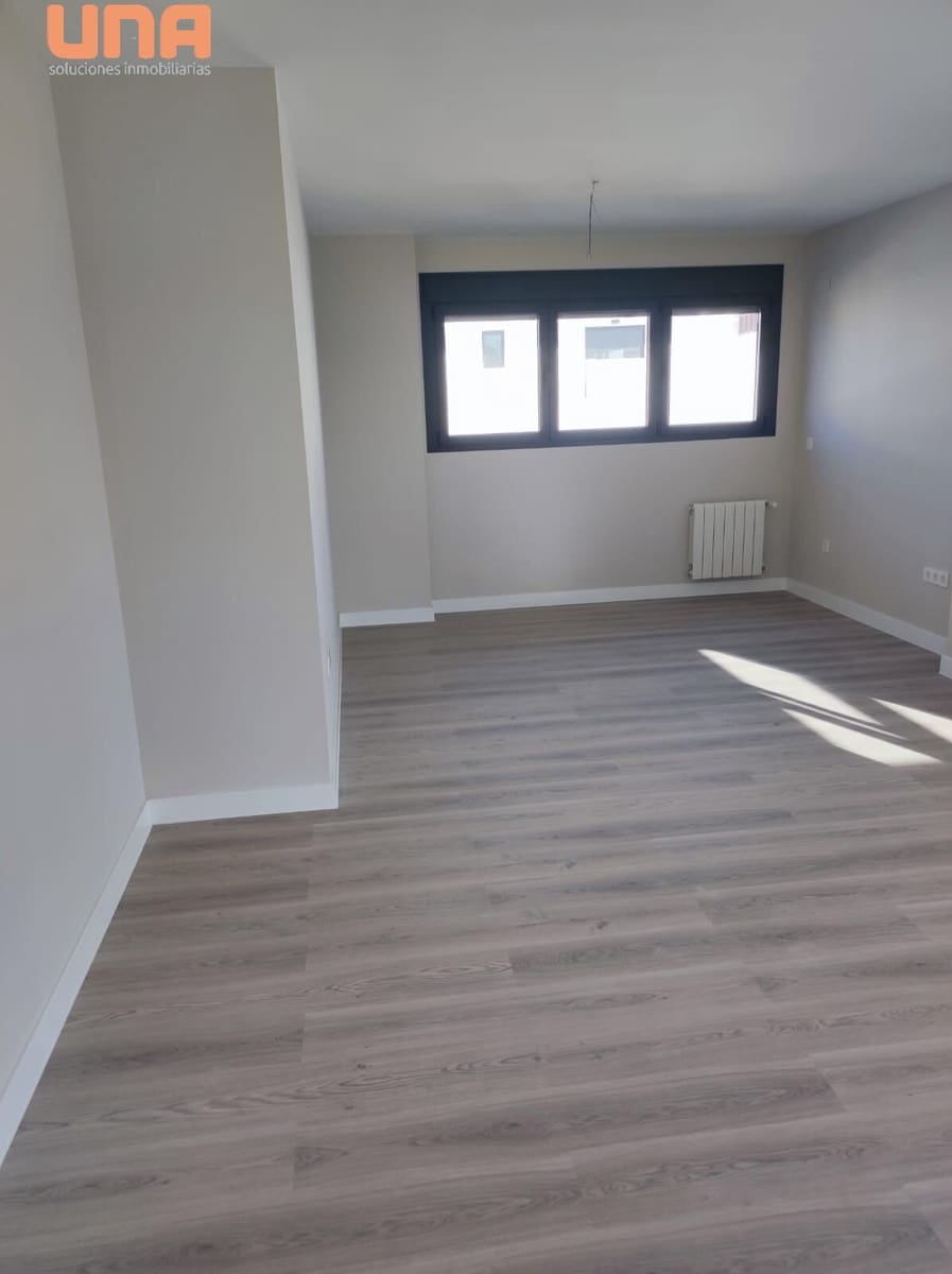 3 slaapkamer Penthouse te huur in Cordoba stad met zwembad garage - € 1.350 (Ref: 9519097)