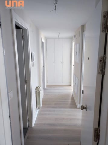 3 slaapkamer Penthouse te huur in Córdoba stad met zwembad garage - € 1.350 (Ref: 9519097)