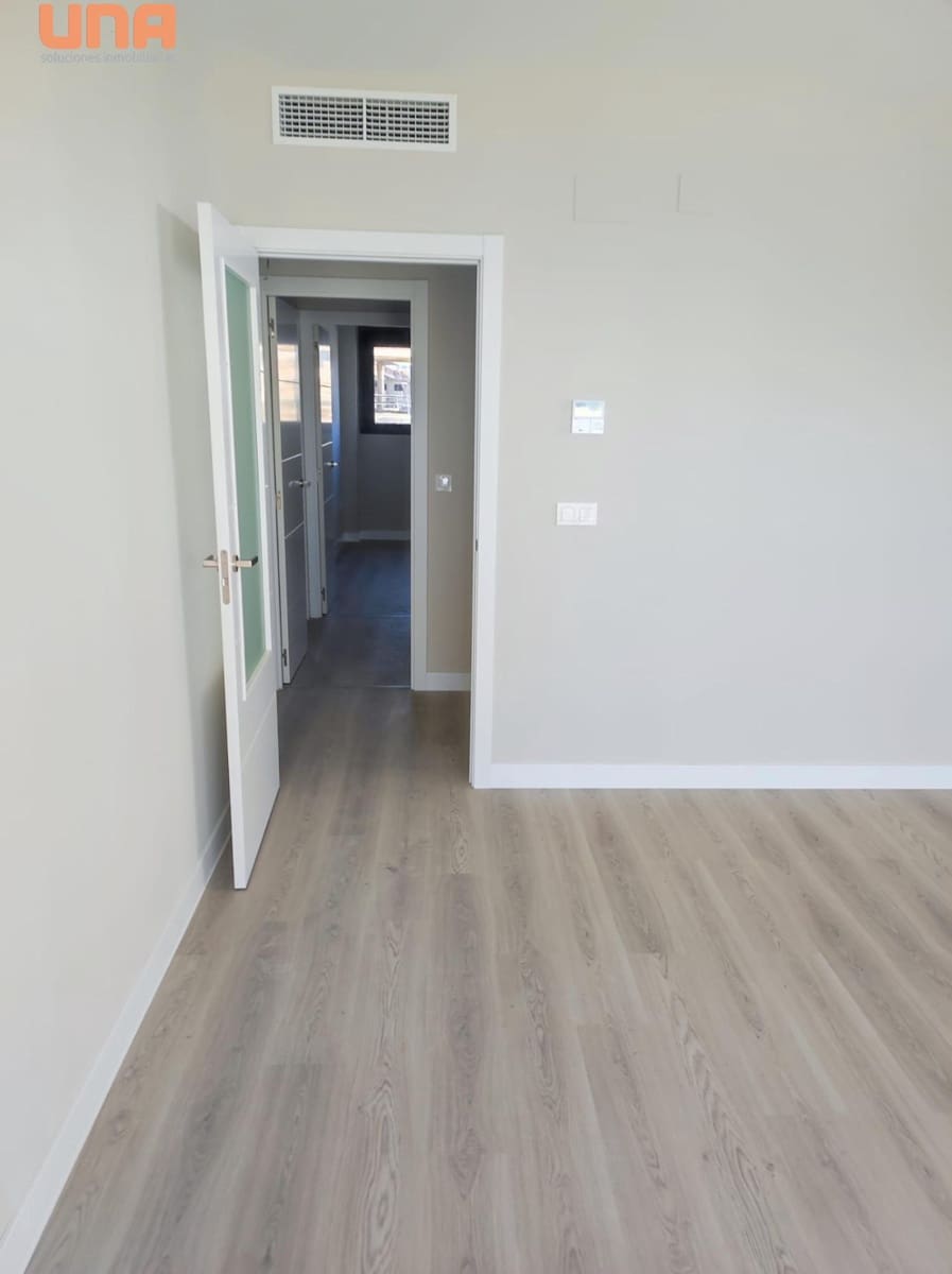 3 slaapkamer Penthouse te huur in Cordoba stad met zwembad garage - € 1.350 (Ref: 9519097)