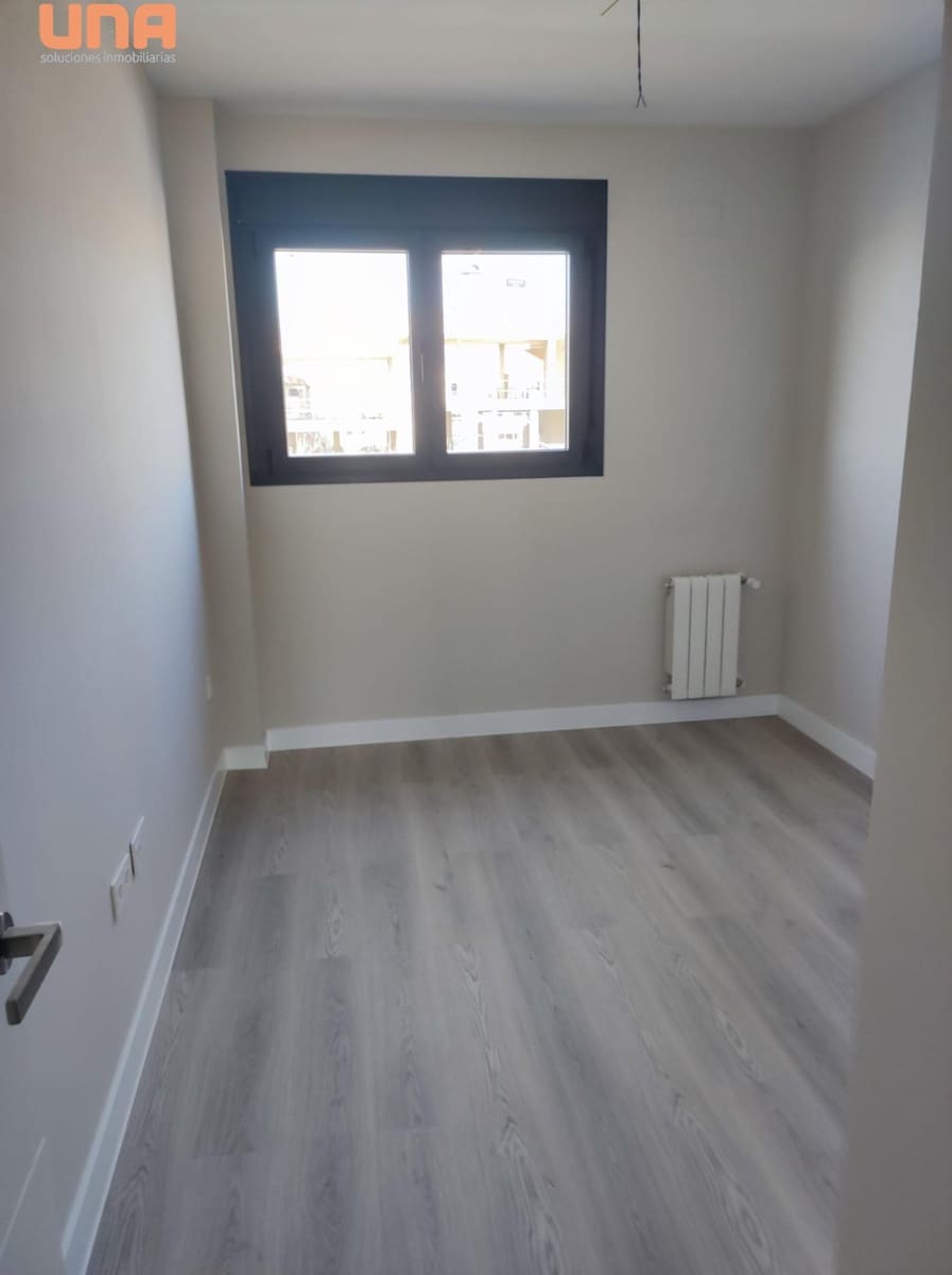 3 slaapkamer Penthouse te huur in Cordoba stad met zwembad garage - € 1.350 (Ref: 9519097)