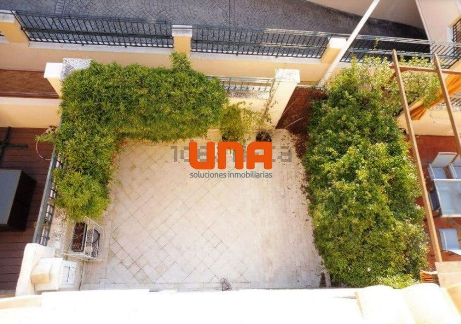 4 soveværelse Rækkehus til salg i Cordoba by med swimmingpool garage - € 380.000 (Ref: 9519098)