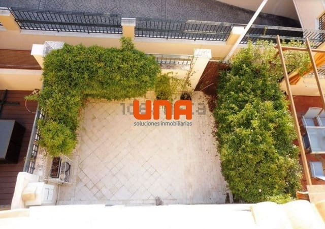 4 soveværelse Rækkehus til salg i Córdoba by med swimmingpool garage - € 380.000 (Ref: 9519098)