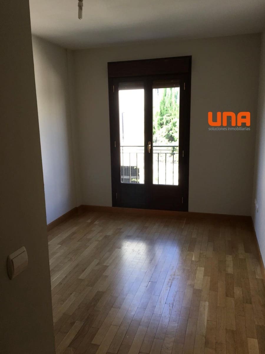 4 soveværelse Rækkehus til salg i Cordoba by med swimmingpool garage - € 380.000 (Ref: 9519098)