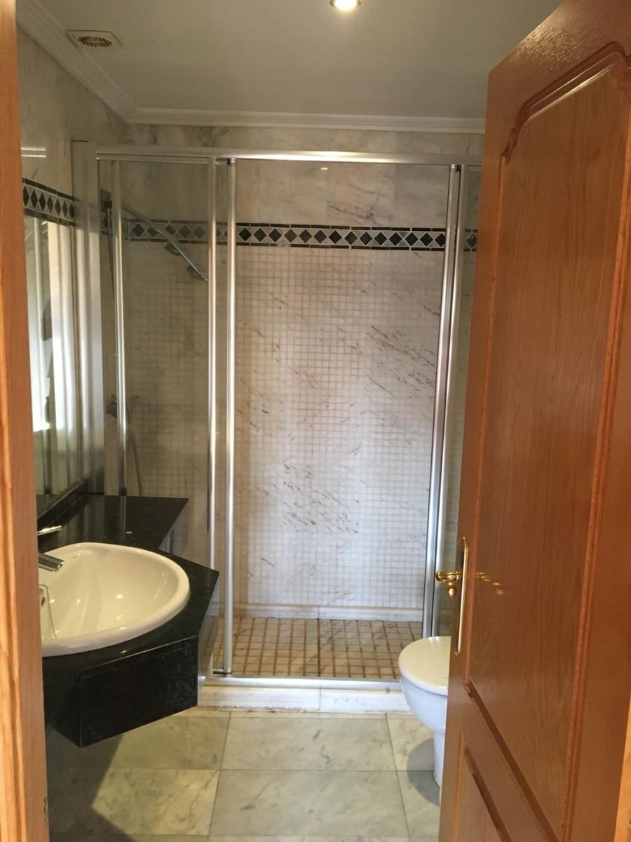 4 soveværelse Rækkehus til salg i Cordoba by med swimmingpool garage - € 380.000 (Ref: 9519098)