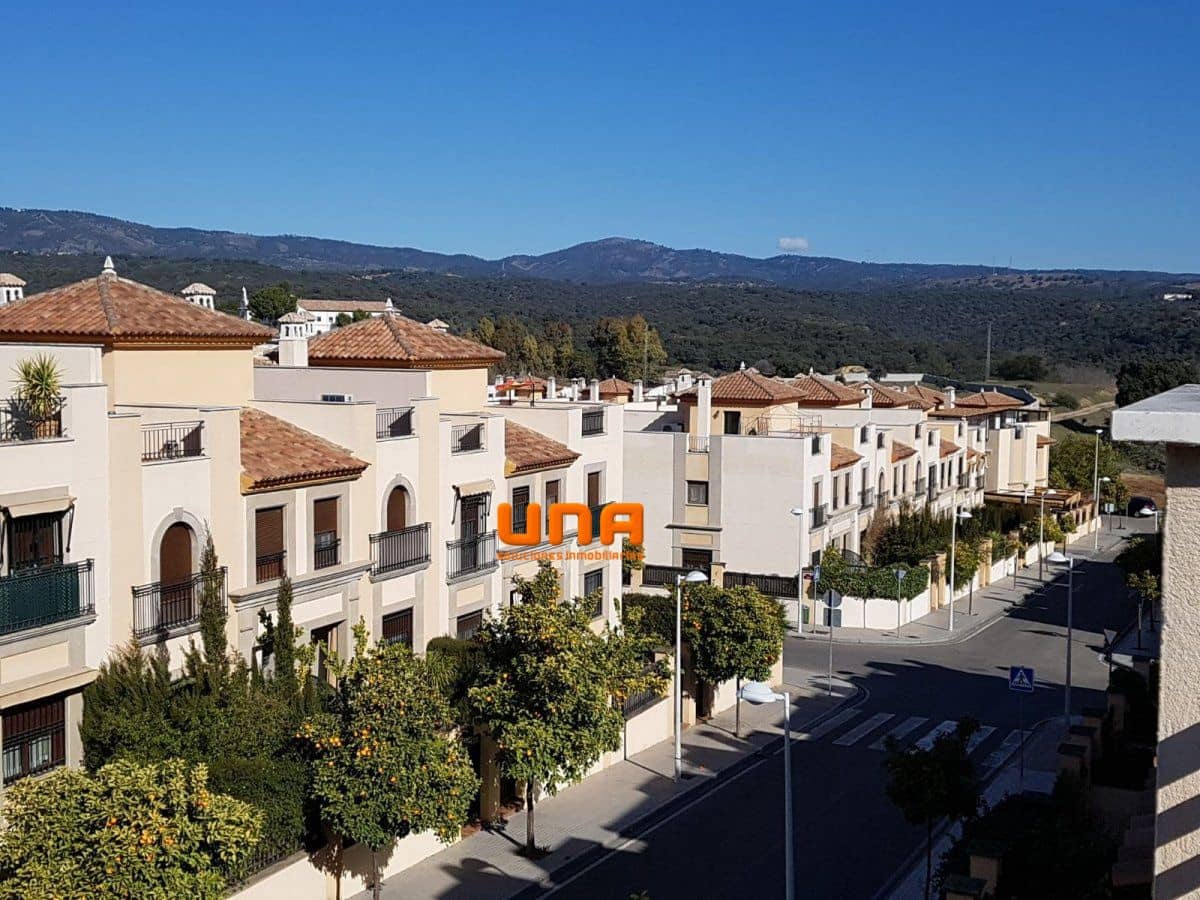 4 soveværelse Rækkehus til salg i Cordoba by med swimmingpool garage - € 380.000 (Ref: 9519098)