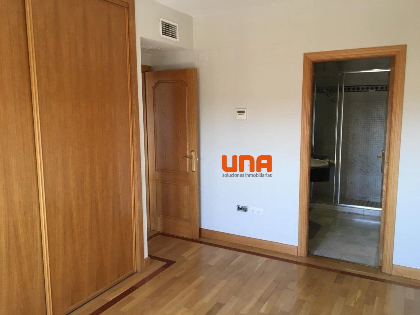 4 soveværelse Rækkehus til salg i Cordoba by med swimmingpool garage - € 380.000 (Ref: 9519098)