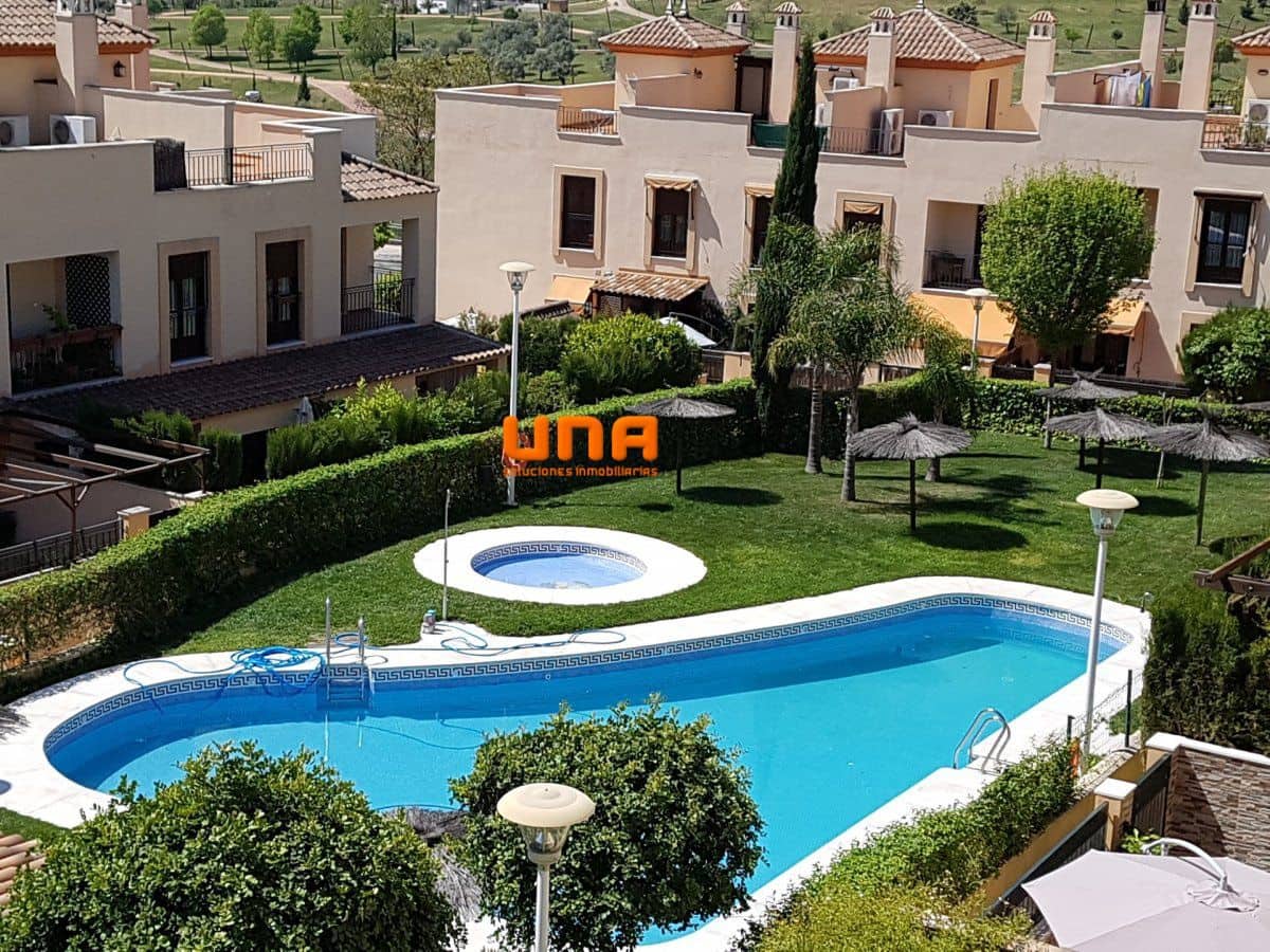 4 soveværelse Rækkehus til salg i Cordoba by med swimmingpool garage - € 380.000 (Ref: 9519098)