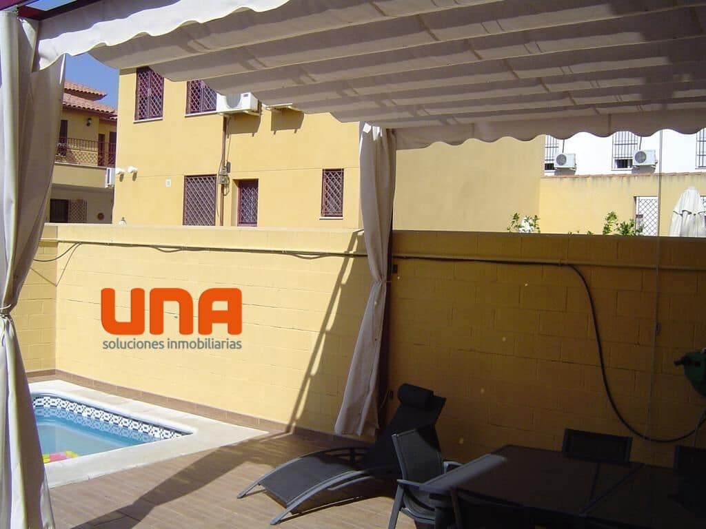 4 chambre Maison de Ville à vendre à El Higueron avec piscine garage - 285 000 € (Ref: 9530819)