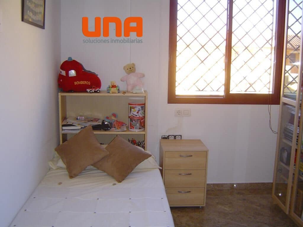 4 chambre Maison de Ville à vendre à El Higueron avec piscine garage - 285 000 € (Ref: 9530819)