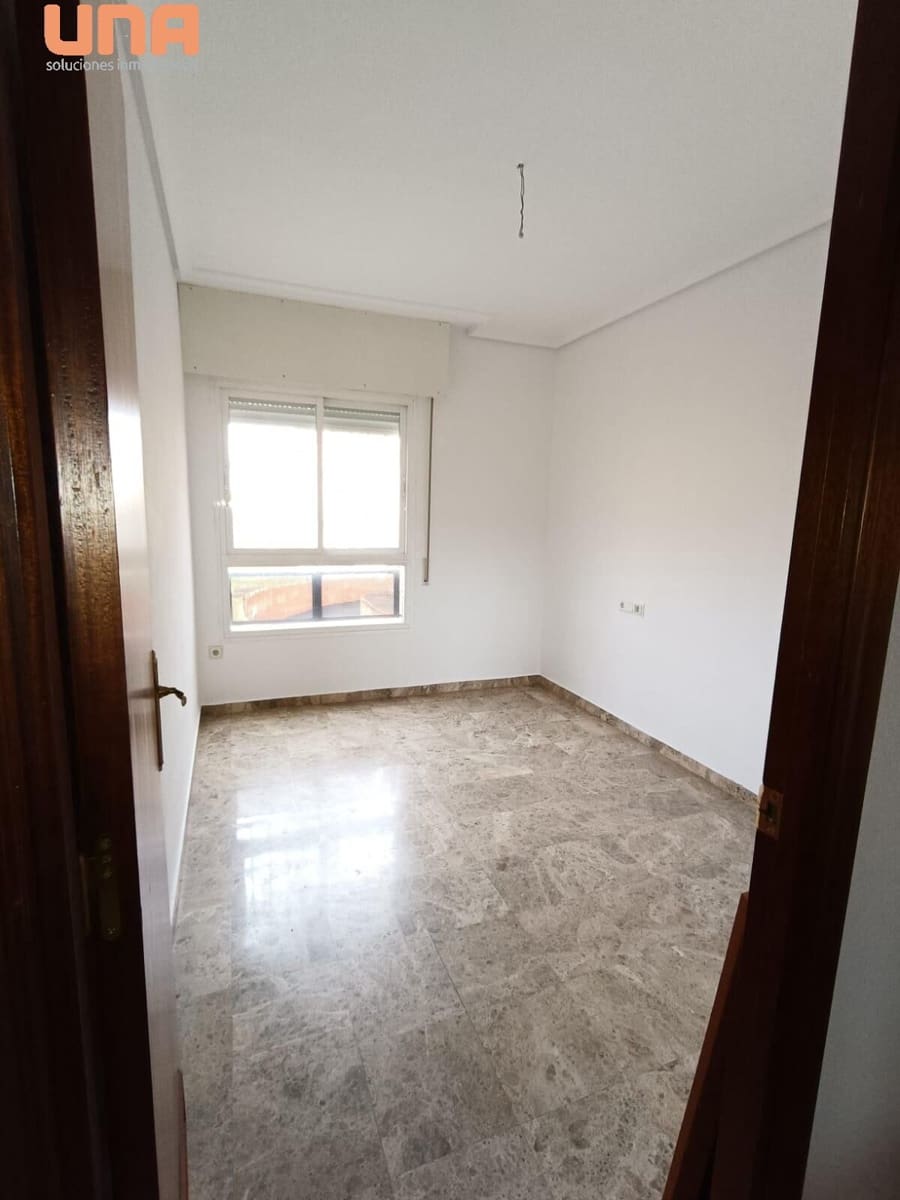 3 slaapkamer Flat te huur in Cordoba stad - € 790 (Ref: 9548396)
