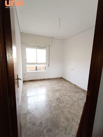 3 slaapkamer Flat te huur in Córdoba stad - € 790 (Ref: 9548396)