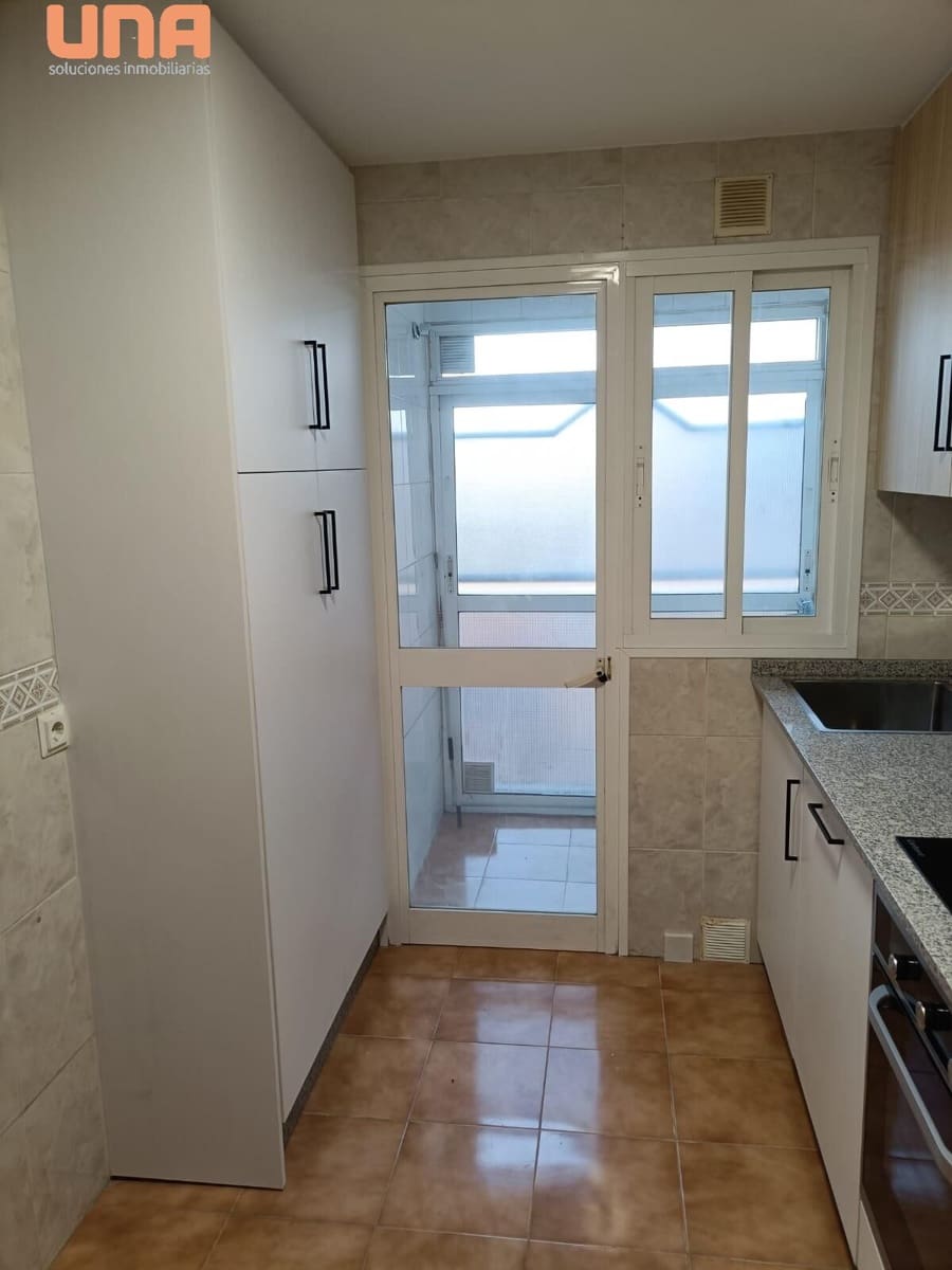3 slaapkamer Flat te huur in Cordoba stad - € 790 (Ref: 9548396)