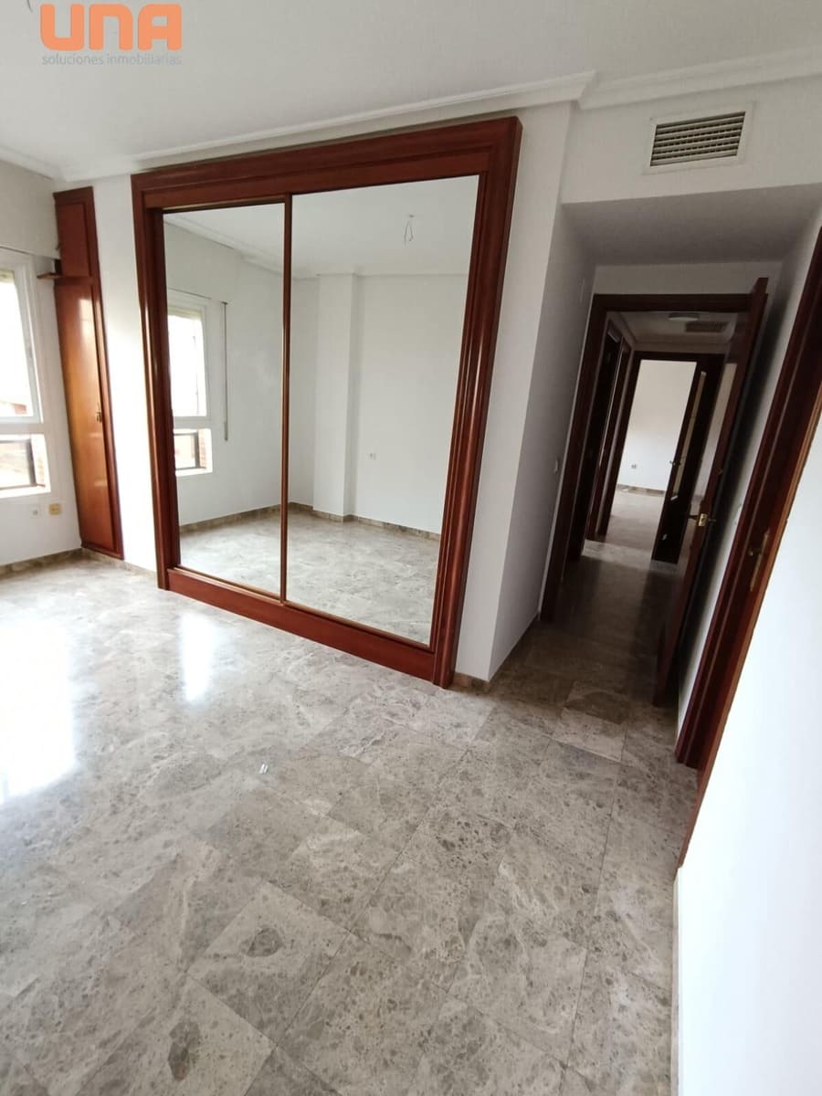 3 slaapkamer Flat te huur in Cordoba stad - € 790 (Ref: 9548396)