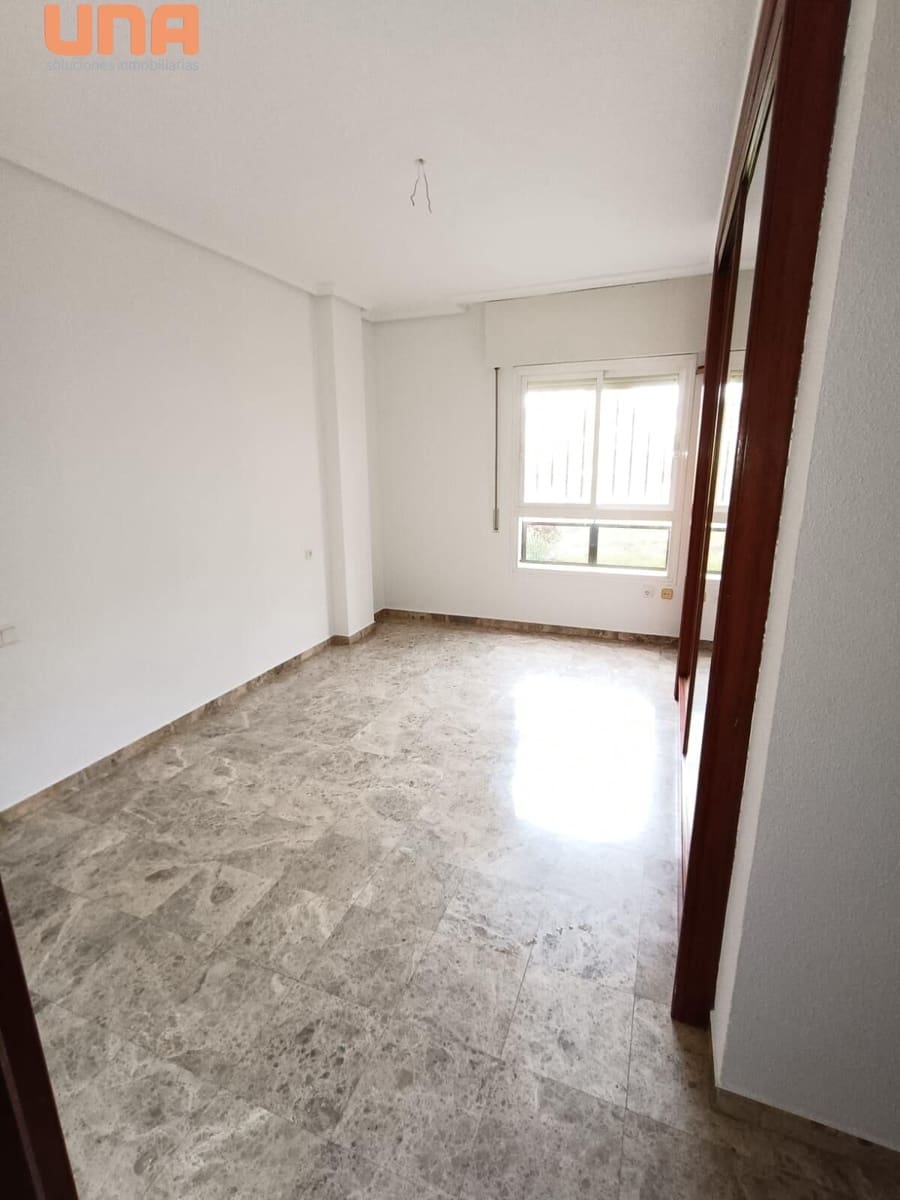 3 slaapkamer Flat te huur in Cordoba stad - € 790 (Ref: 9548396)