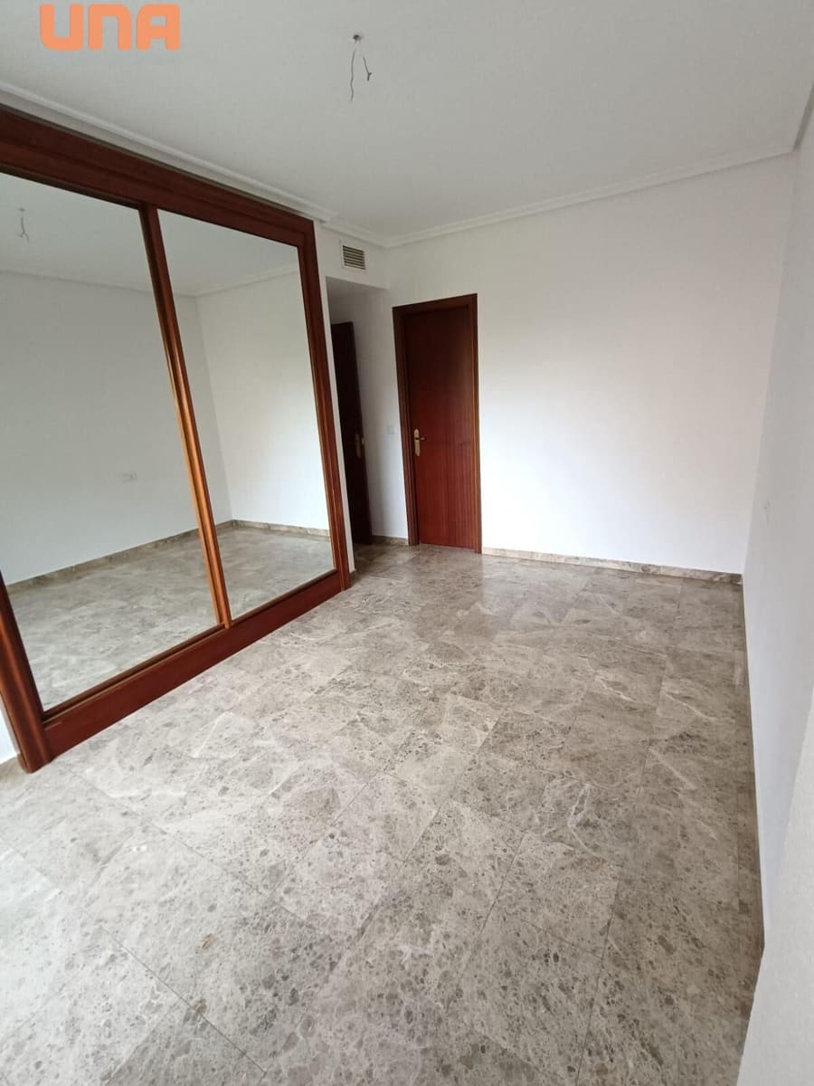 3 slaapkamer Flat te huur in Cordoba stad - € 790 (Ref: 9548396)