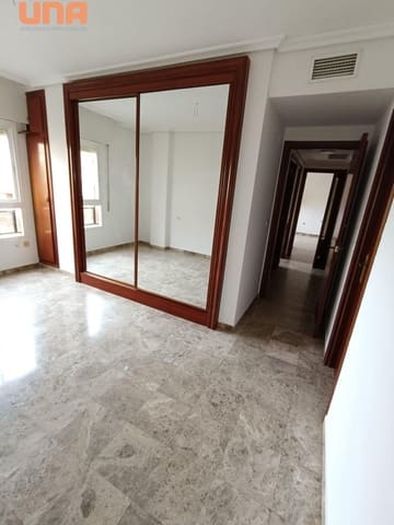 3 slaapkamer Flat te huur in Córdoba stad - € 790 (Ref: 9548396)