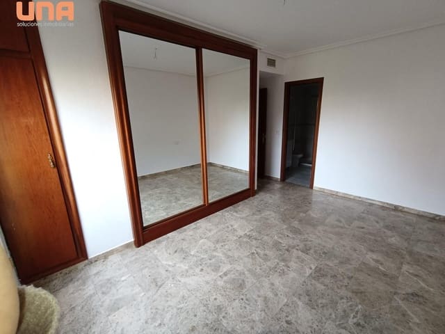 3 slaapkamer Flat te huur in Córdoba stad - € 790 (Ref: 9548396)