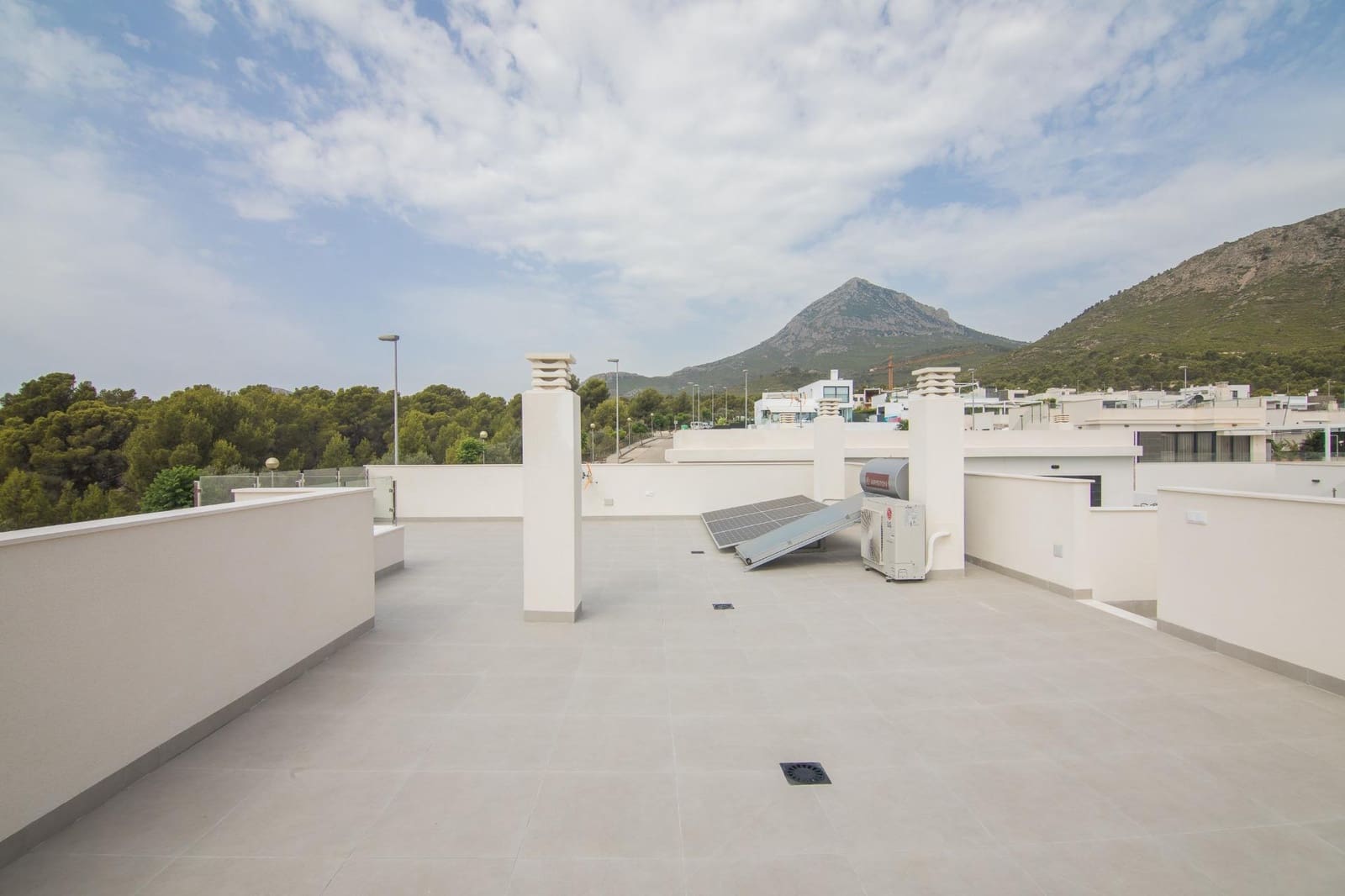 3 makuuhuone Huvila myytävänä paikassa Polop mukana uima-altaan 
autotalli - 510 000 € (Ref: 7952589)