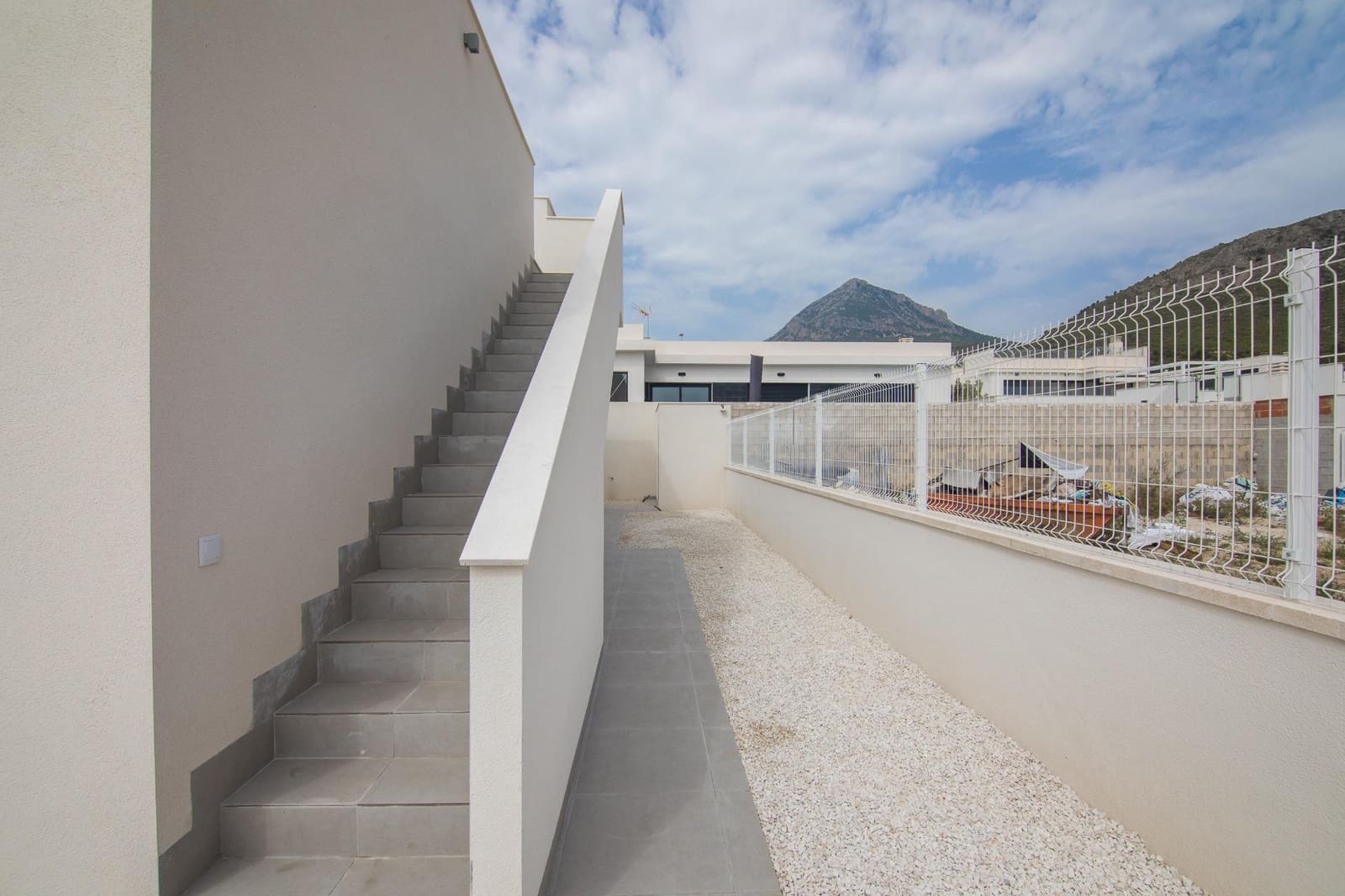 3 makuuhuone Huvila myytävänä paikassa Polop mukana uima-altaan 
autotalli - 510 000 € (Ref: 7952589)