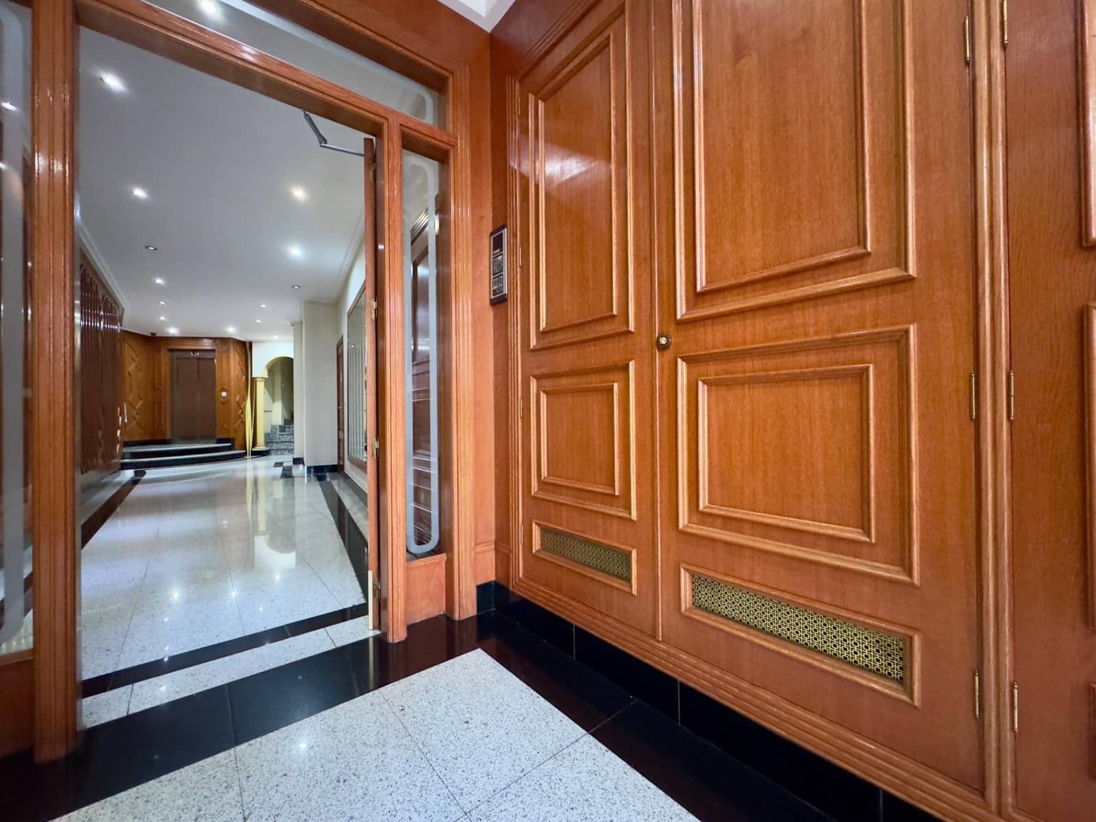 5 soveværelse Lejlighed til salg i Elche / Elx med garage - € 600.000 (Ref: 8932138)