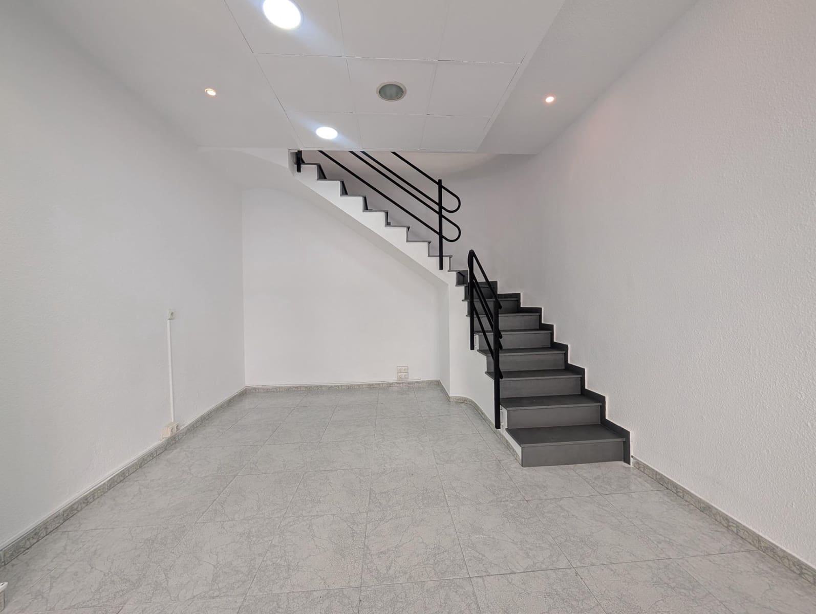 Erhverv til leje i Elche / Elx - € 650 (Ref: 9242999)