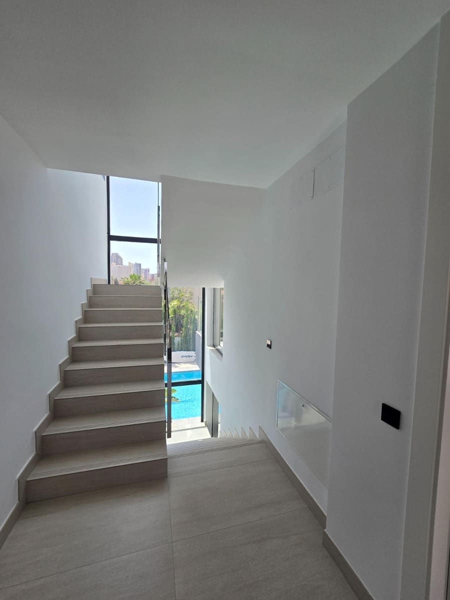 6 makuuhuone Huvila myytävänä paikassa Benidorm mukana uima-altaan - 1 149 000 € (Ref: 9387987)