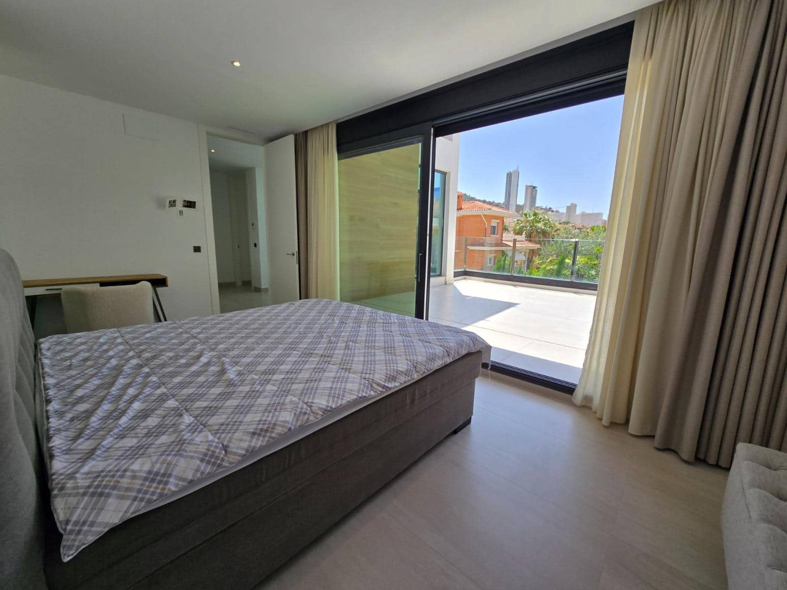 6 makuuhuone Huvila myytävänä paikassa Benidorm mukana uima-altaan - 1 149 000 € (Ref: 9387987)