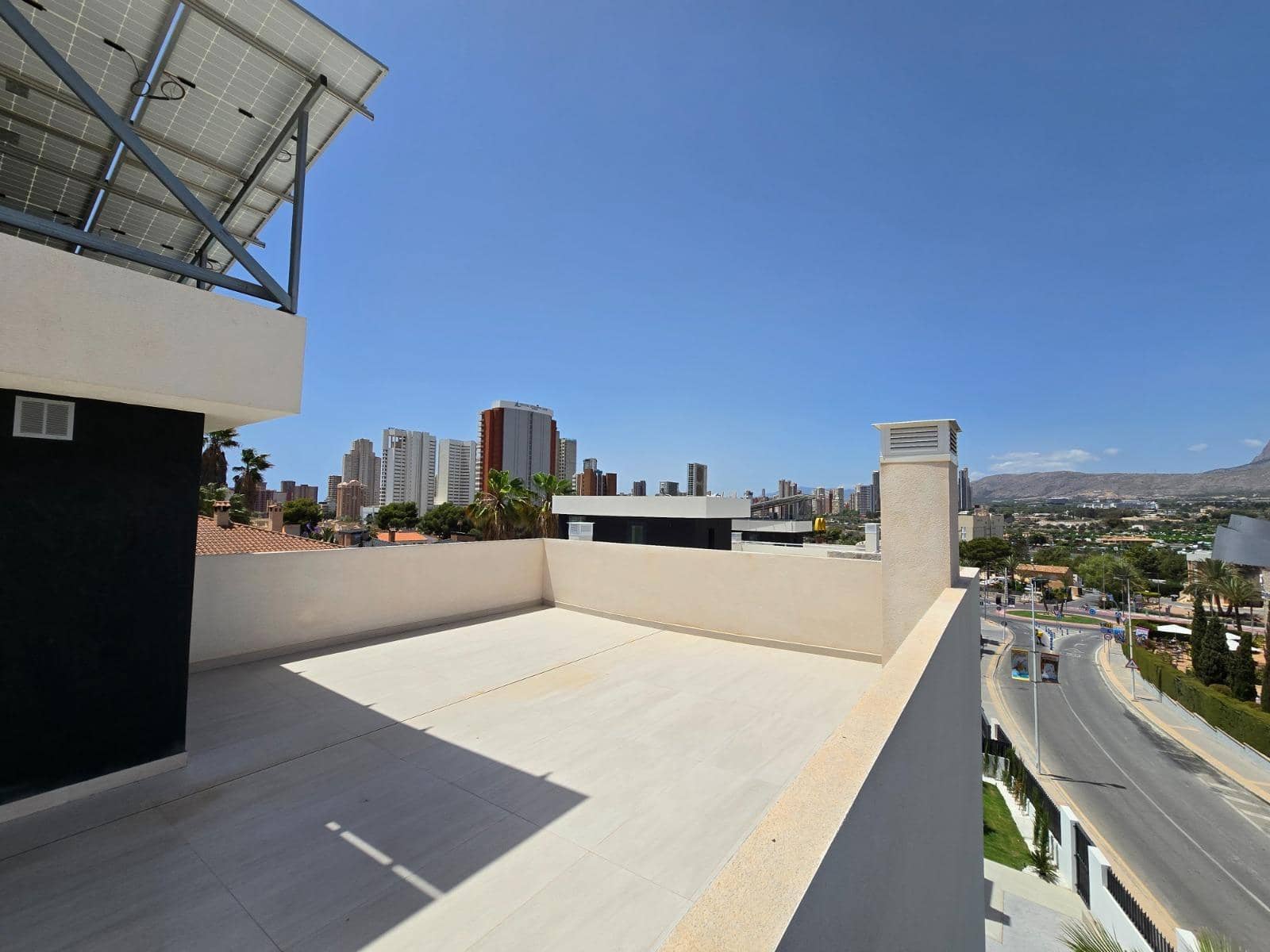 6 makuuhuone Huvila myytävänä paikassa Benidorm mukana uima-altaan - 1 149 000 € (Ref: 9387987)