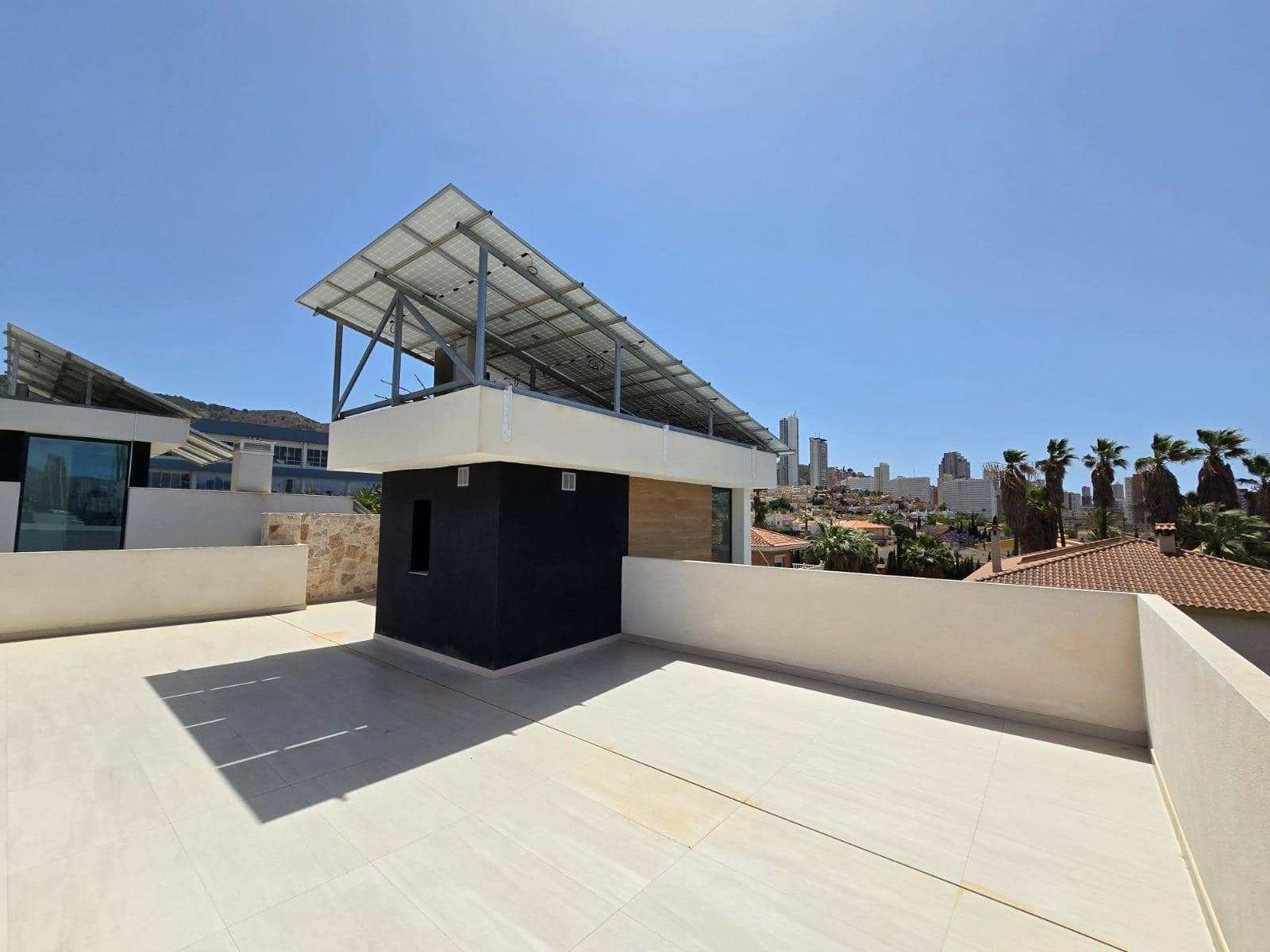 6 makuuhuone Huvila myytävänä paikassa Benidorm mukana uima-altaan - 1 149 000 € (Ref: 9387987)