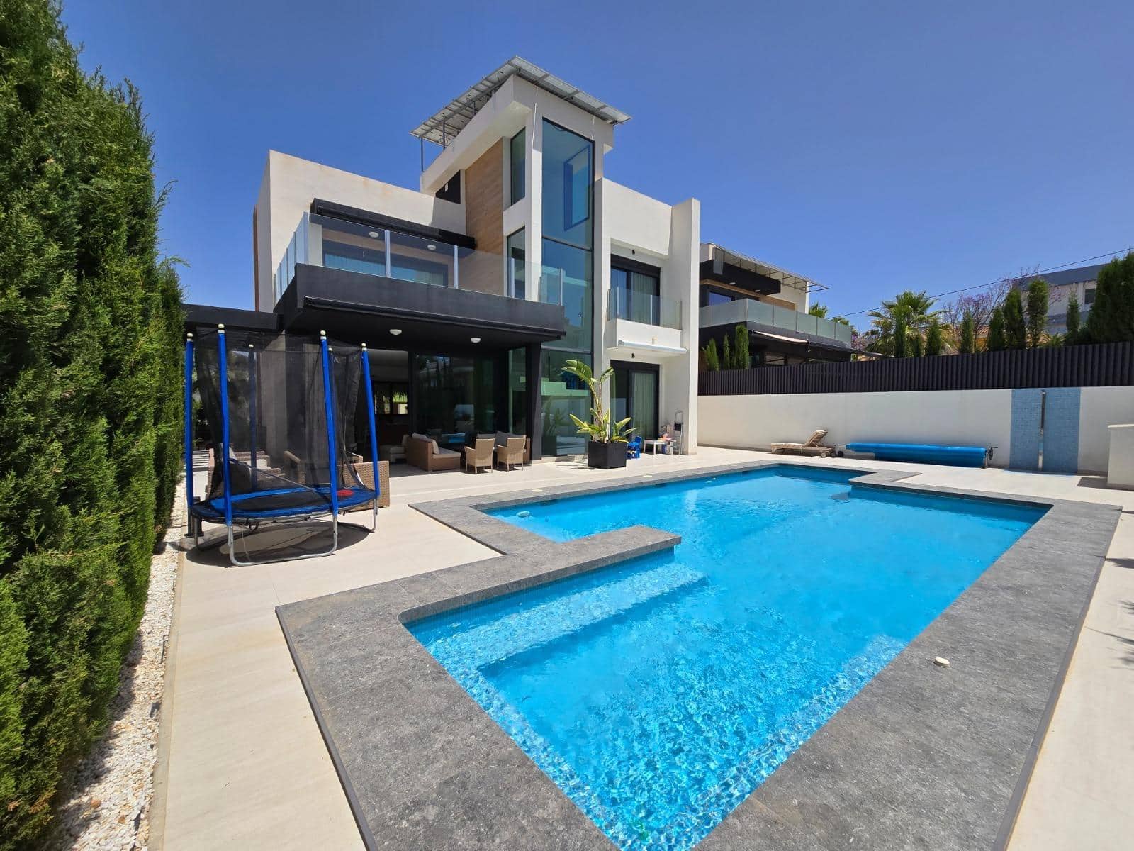 6 makuuhuone Huvila myytävänä paikassa Benidorm mukana uima-altaan - 1 149 000 € (Ref: 9387987)